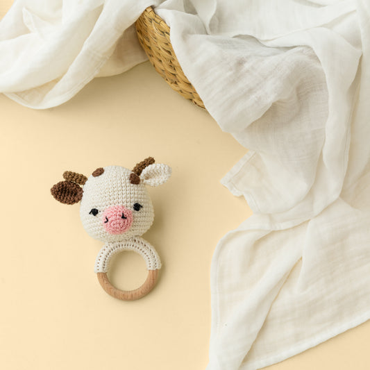 AMBA RATTLE WITH CREAM SWADDLE - GUBBACHHI
