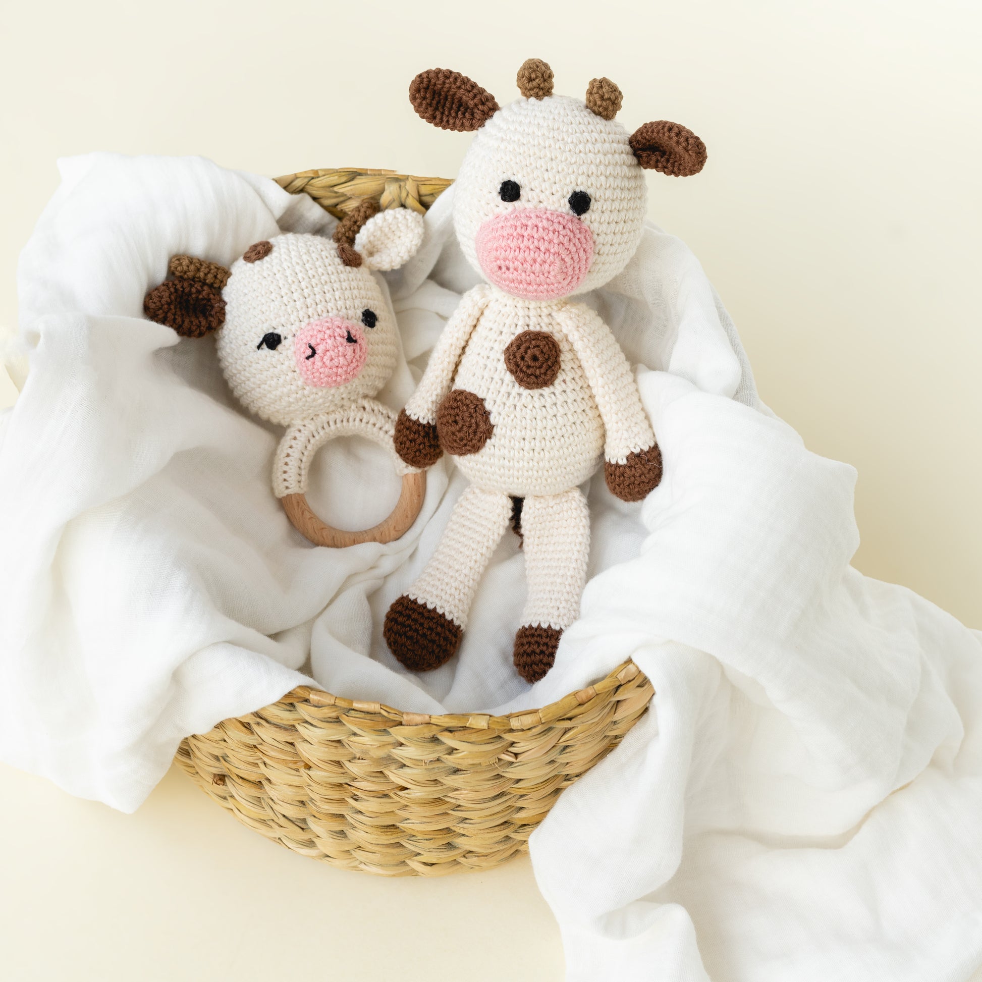 AMBA RATTLE & SOFT TOY WITH CREAM SWADDLE - GUBBACHHI