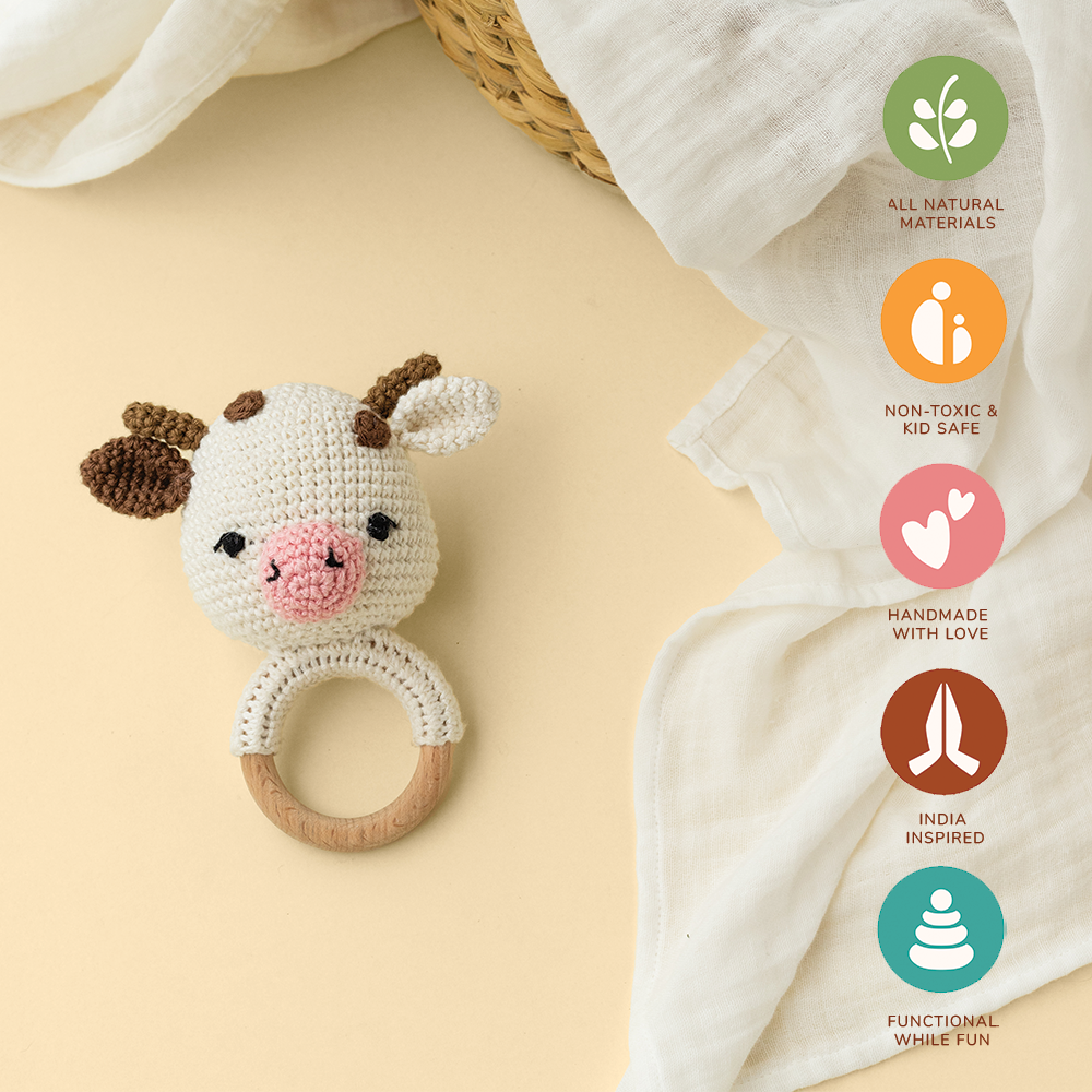 AMBA RATTLE WITH CREAM SWADDLE - GUBBACHHI