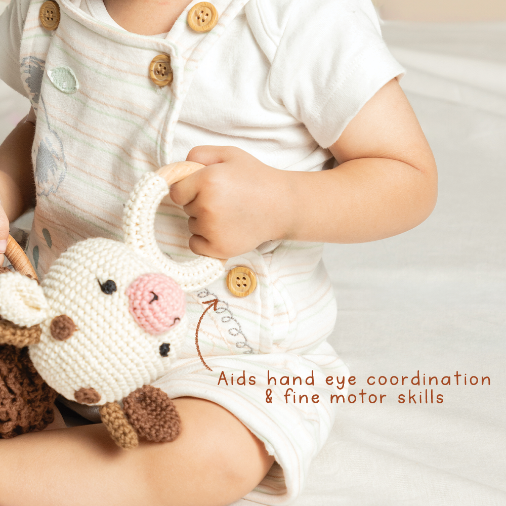 AMBA RATTLE WITH CREAM SWADDLE - GUBBACHHI