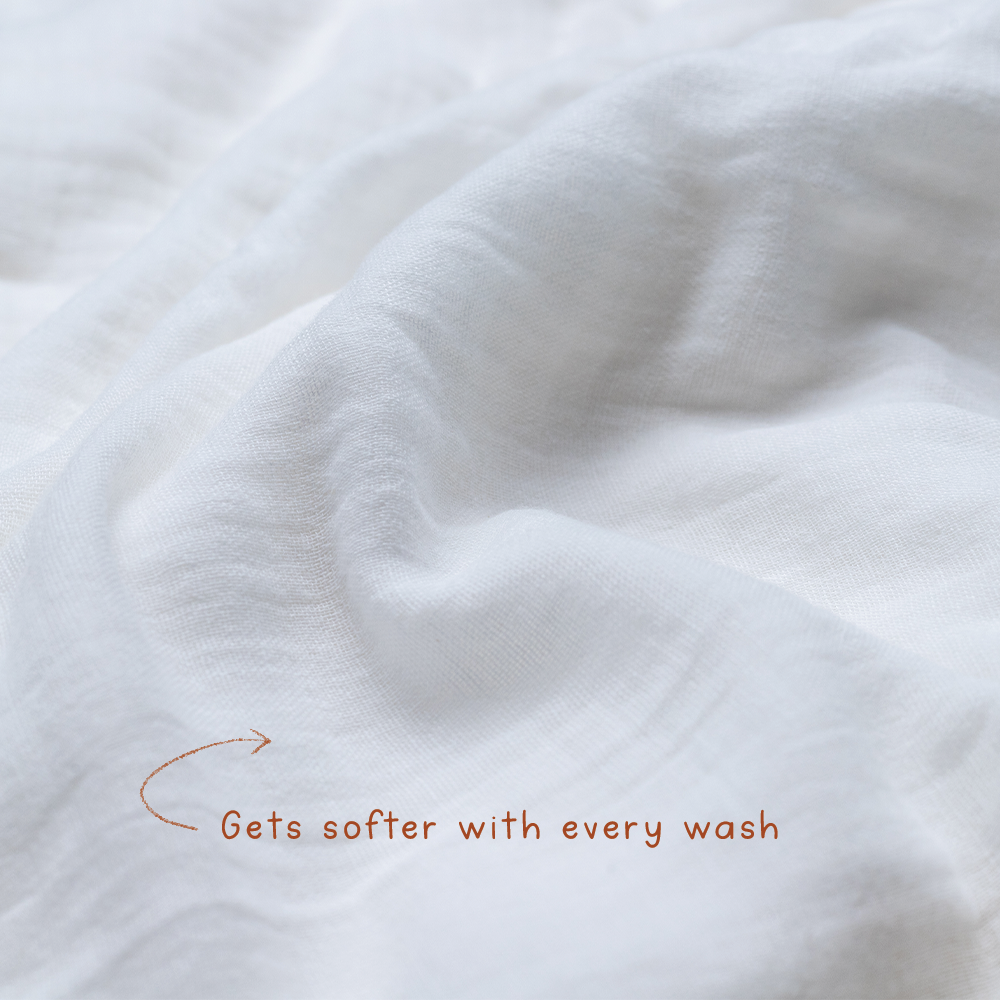 AMBA RATTLE WITH CREAM SWADDLE - GUBBACHHI