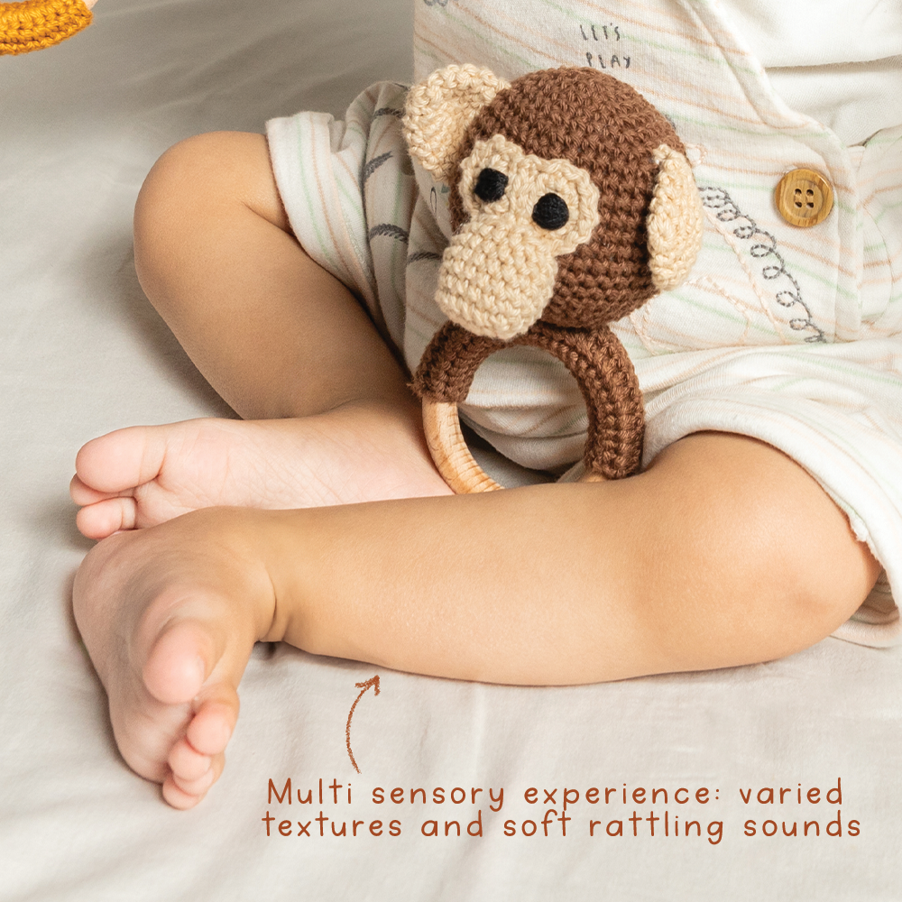 MAAKAD RATTLE WITH CREAM SWADDLE - GUBBACHHI