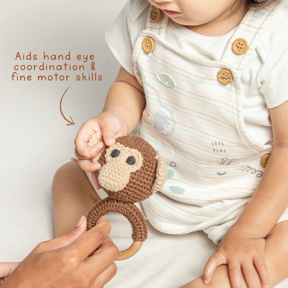 MAAKAD RATTLE WITH CREAM SWADDLE - GUBBACHHI