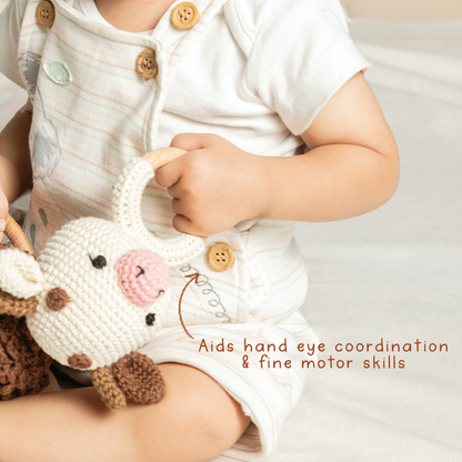 AMBA RATTLE WITH CREAM SWADDLE