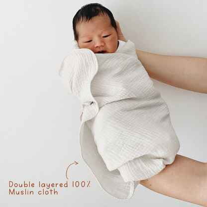 MAAKAD RATTLE WITH CREAM SWADDLE